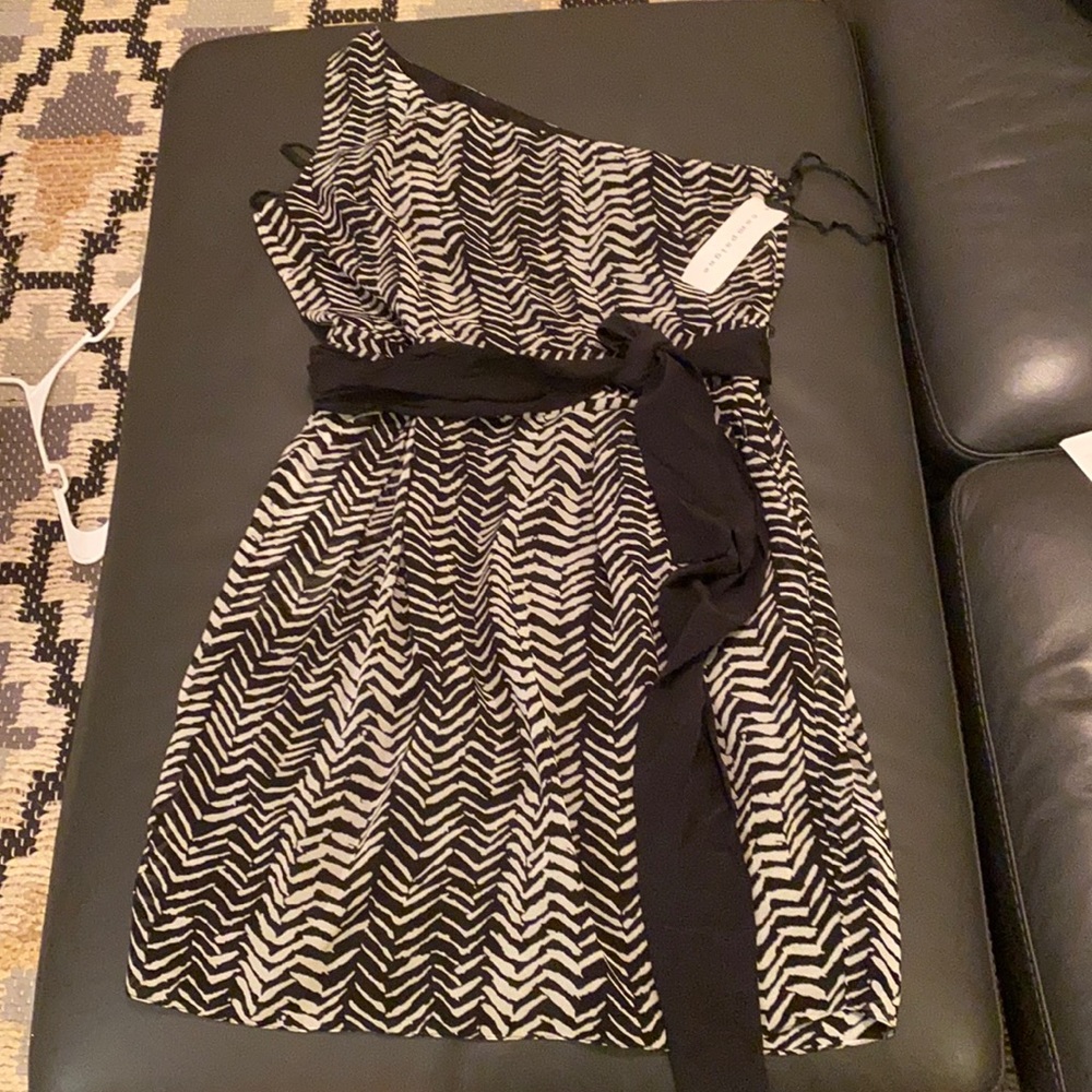 Black and White Patterned Campaigne Dress Size 12